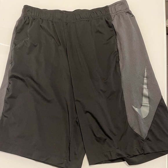 Nike Training Shorts - Picture 3 of 3